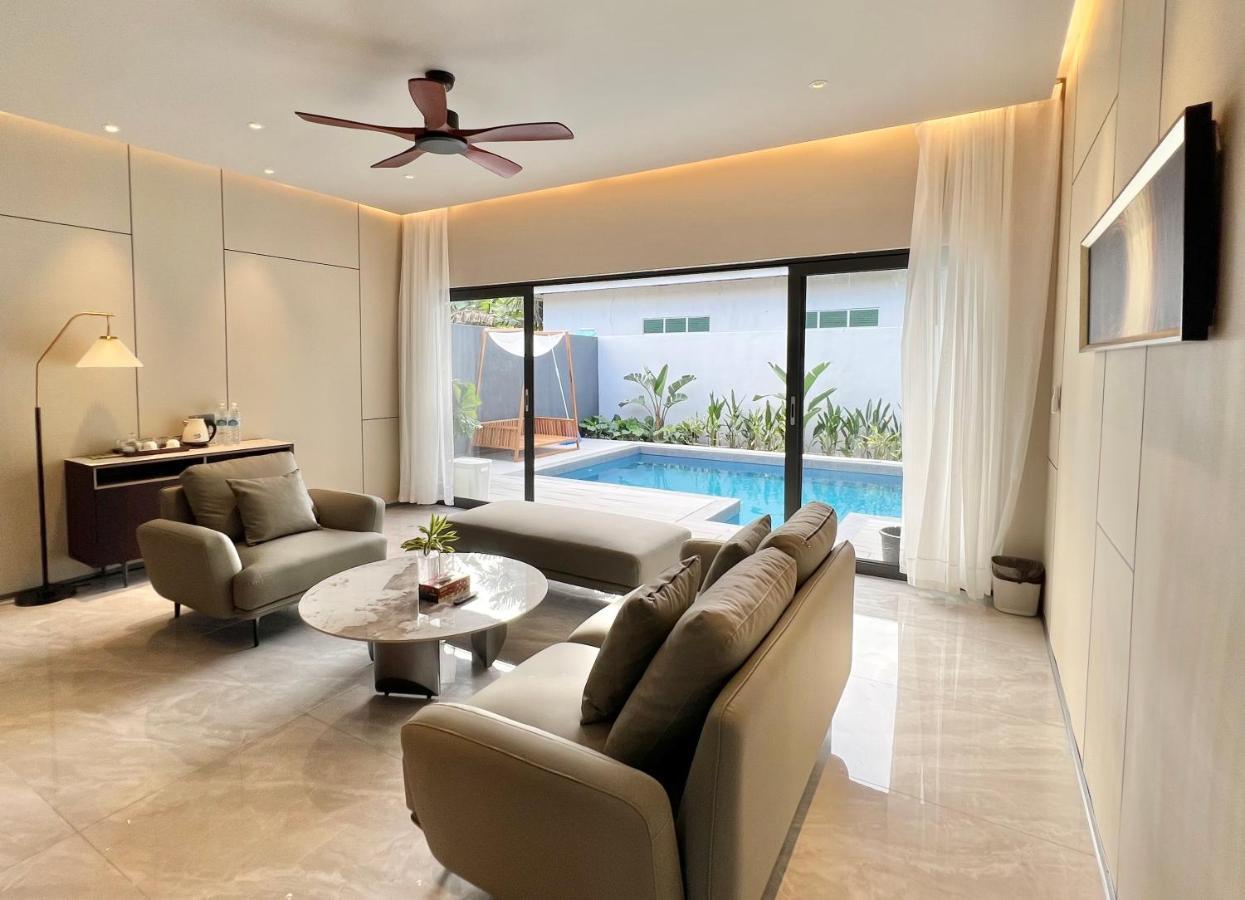 Looma Private Pool Villas Pantai Cenang  Room photo