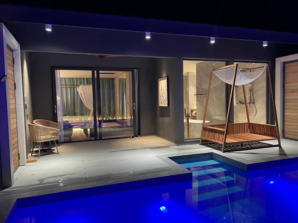 Looma Private Pool Villas Pantai Cenang  Exterior photo